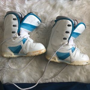 Women’s vans snowboarding boots 7